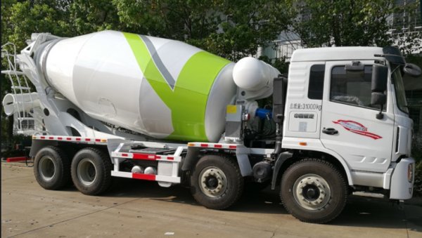 選購混凝土攪拌運(yùn)輸車七大要素